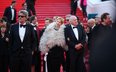 Paweł Pawlikowski, Sandra Huller i Hanns Zischler po pokazie filmu „Ojczyzna” w konkursie 79. Festiw