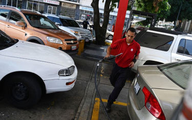 Wenezuela: reżim wprowadza reglamentację paliw