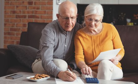 Z ulgi podatkowej dla pracująych seniorów mogą skorzystać osobuy, które po osiągnięciu wieku emeryta