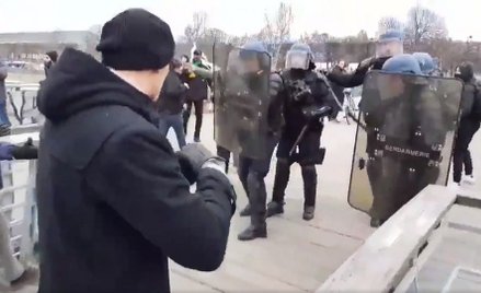 "Żółte kamizelki": Były zawodowy bokser pięściami powstrzymał policję. Jest dochodzenie ws. incydent
