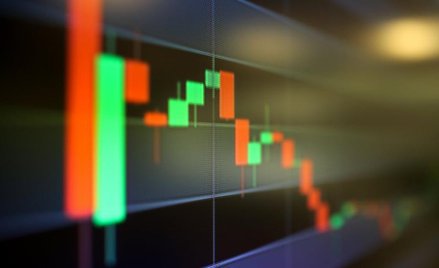 To, że amerykańskie rakiety spadły na Syrię, uderzyło przede wszystkim w rosyjskie aktywa.