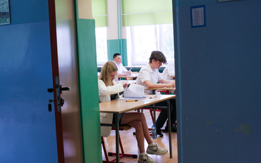 Centralna Komisja Egzaminacyjna obniżyła wymagania na egzaminie ósmoklasisty z języka polskiego