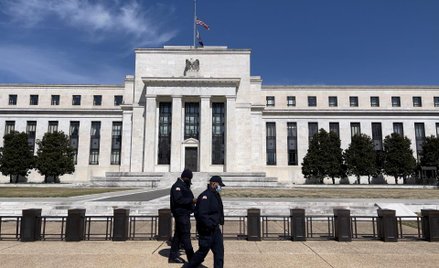 Poranek maklerów: Czy Fed przyniesie rynkom ukojenie