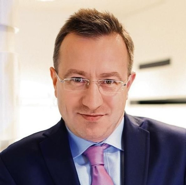 Jarosław kowalczuk były prezes DM mBanku Jarosław Kowalczuk przez wiele lat stał na czele DM mBanku.