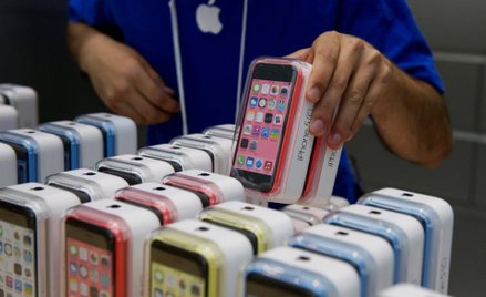 Mniejszy popyt na tanie iPhone'y