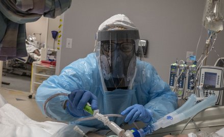 Koronawirus w Polsce: Prawie 8 tys. zakażeń, ponad 300 osób nie żyje