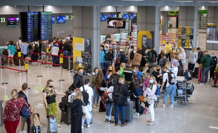Lotniska: Przez procedury sanitarne nie nadążamy z obsługą pasażerów