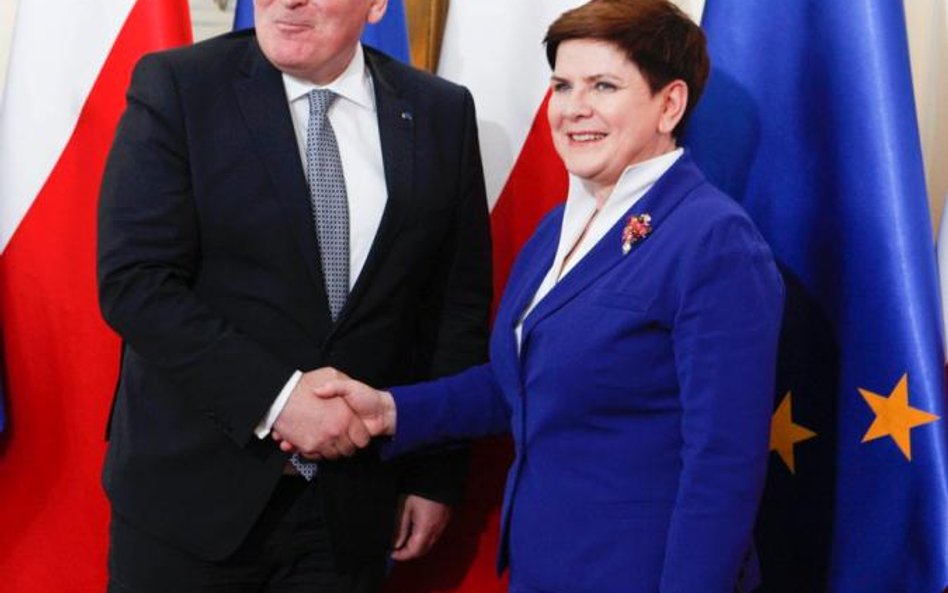 Frans Timmermans zgodził się z Beatą Szydło, że spór o TK musi być rozwiązany w Polsce