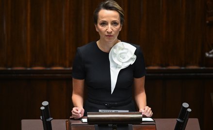 Nowo wybrana Rzecznik Praw Obywatelskich Sylwia Gregorczyk-Abram składa śłubowanie na sali plenarnej