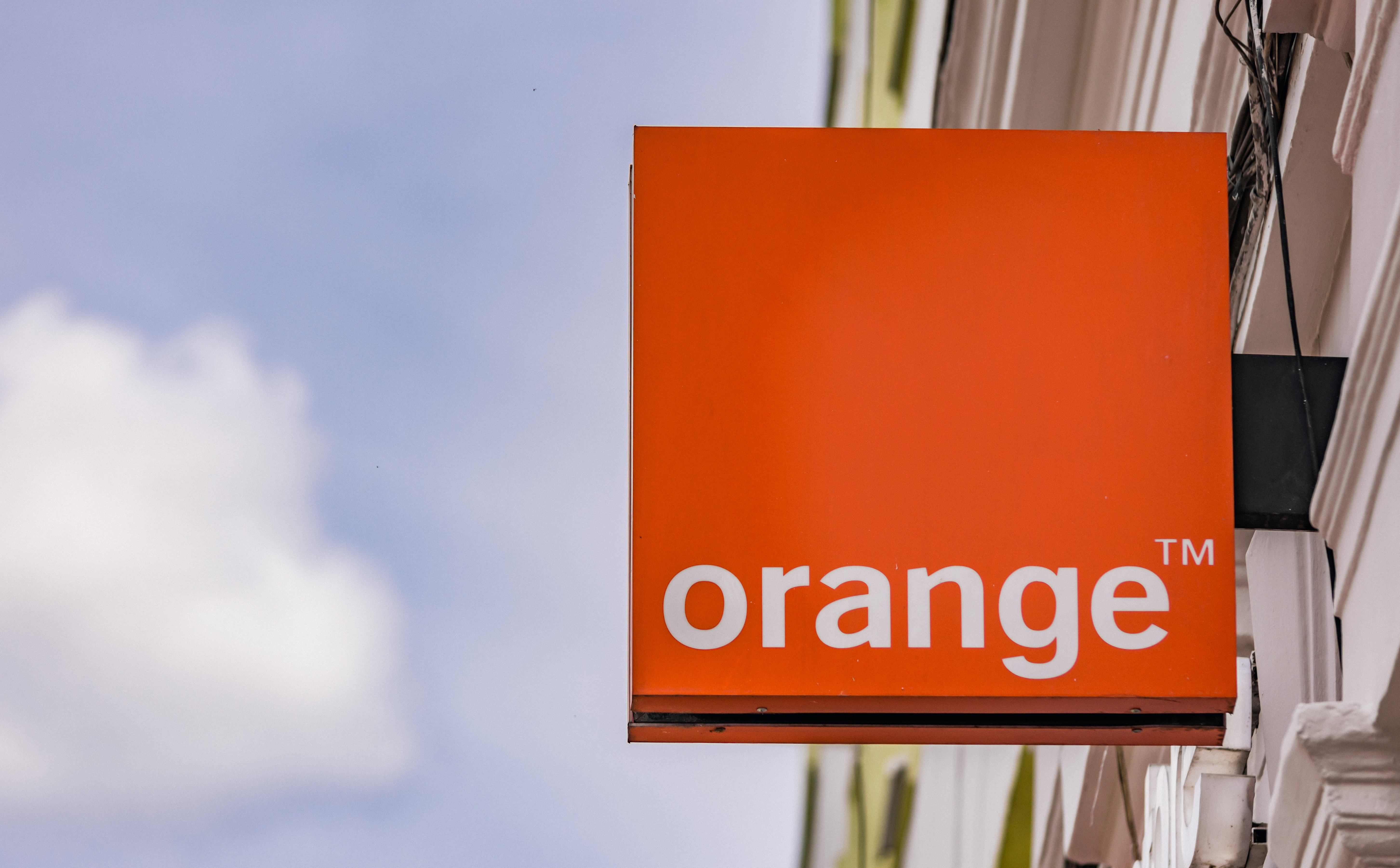 Deregulacja: UKE chce zdjąć ostatnie obowiązki Orange Polska na rynku internetu