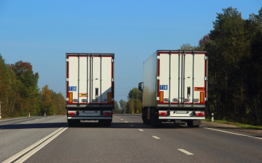 Producenci samochodów ciężarowych będą musieli zredukować uśrednione emisje CO2