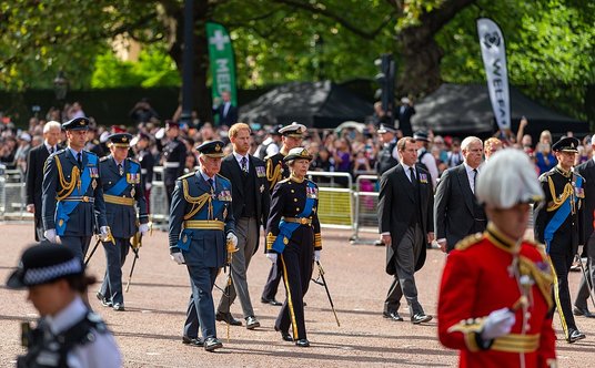 Przyszłość monarchii brytyjskiej: następca tronu, książę William i król Karol III.