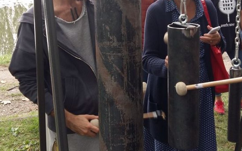 Wojtek Blecharz - gra na gongach