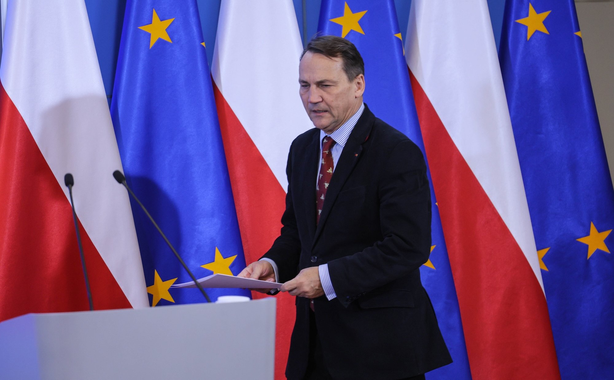 Parytet nominacji, roszady na stanowiskach, a może dalszy klincz? Co dalej z konfliktem o nominacje ambasadorskie