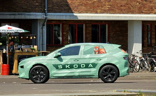 Skoda Erloq z zamaskowaną karoserią