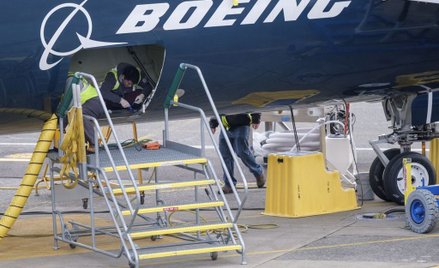 Boeing wstrzymuje dostawy 737 MAX, ale produkuje dalej