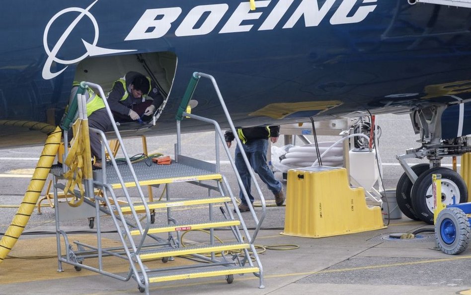 Boeing wstrzymuje dostawy 737 MAX, ale produkuje dalej