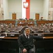 Sławomir Piechota (PO) po remoncie będzie mógł bez przeszkód zabrać głos znajdując się na mównicy, a