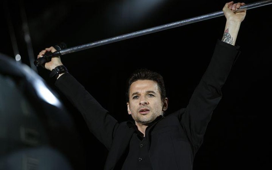 Dave Gahan podczas koncertu w Warszawie w 2006 r.