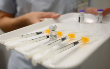 Jaki odstęp między dawkami szczepionki przeciw COVID? BioNTech ostrzega przed opóźnieniami