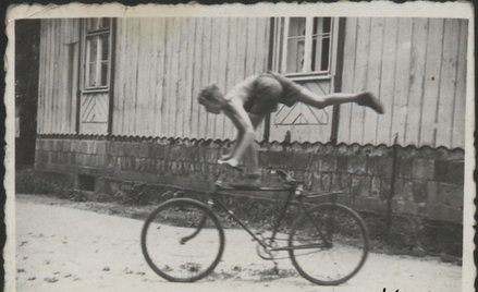Krzysztof Kieślowski w Sokołowsku, gdzie mieszkał i chodził do szkoły podstawowej
