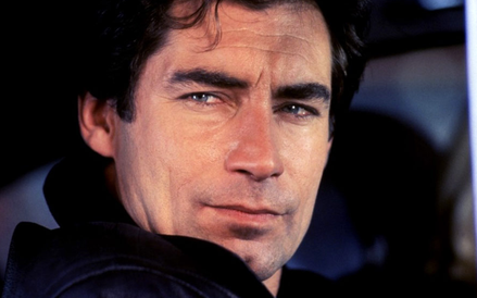 Brytyjski aktor teatralny i filmowy, znany przede wszystkim jako czwarty odtwórca roli Jamesa Bonda.