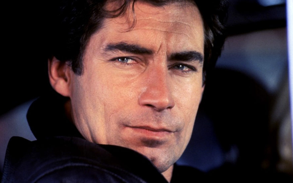 Brytyjski aktor teatralny i filmowy, znany przede wszystkim jako czwarty odtwórca roli Jamesa Bonda.