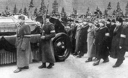 Na uroczystościach pogrzebowych Józefa Stalina, które odbyły się 9 marca 1953 r. w Moskwie, nie mogł
