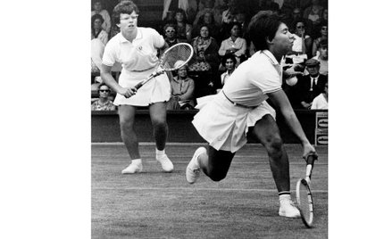 Billie Jean King (z lewej) i Rosemary Casals to pionierki walki o finansowe równouprawnienie kobiet 