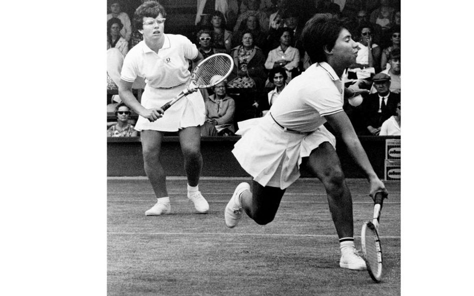 Billie Jean King (z lewej) i Rosemary Casals to pionierki walki o finansowe równouprawnienie kobiet 