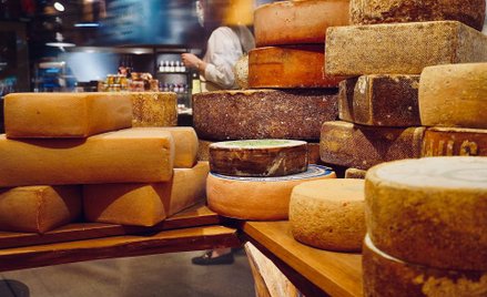 W Szwajcarii produkowanych jest blisko 500 gatunków sera. Niemal wszystkie powstają z mleka krowiego