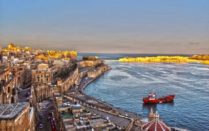 Malta zarabia na paszportach