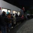 Kolejka do jednego z lokali wyborczych w Warszawie