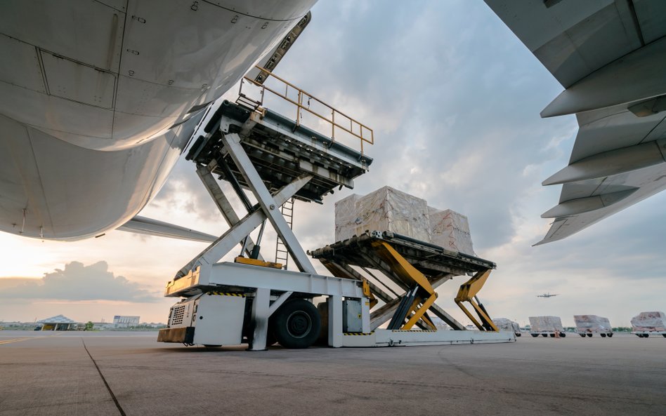 Wzrost przewozu pasażerów samolotami komplikuje światowy transport cargo