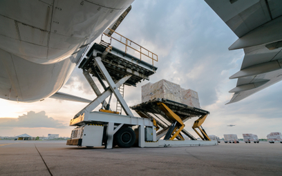 Wzrost przewozu pasażerów samolotami komplikuje światowy transport cargo