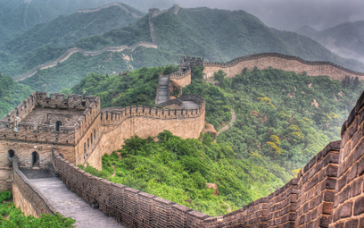 Wielki Mur Chiński to umowne określenie całego systemu różnorodnych fortyfikacji, wznoszonych i remo