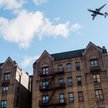 Samolot nad dzielnicą Queens w Nowym Jorku