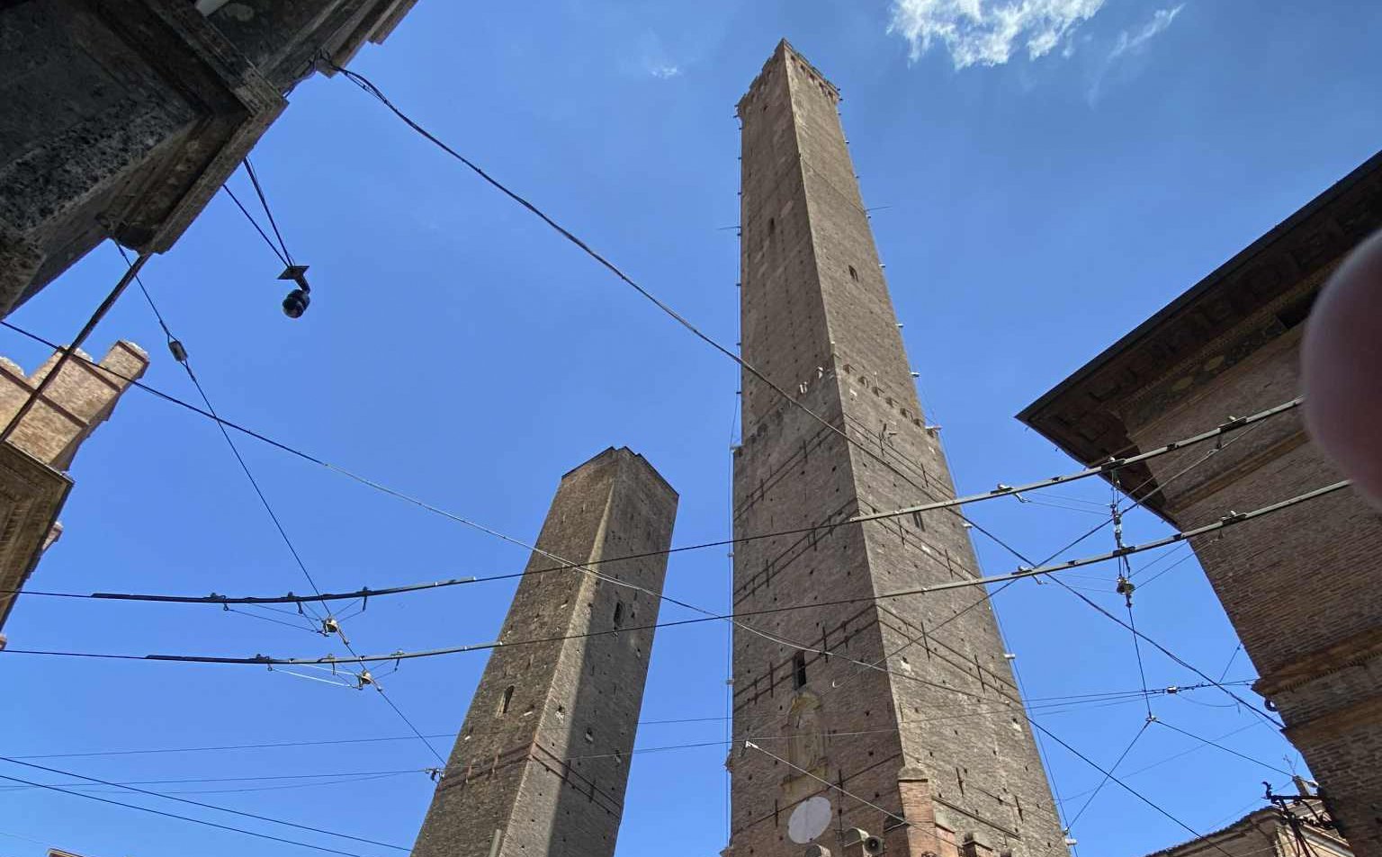 Średniowieczny Manhattan i krzywe wieże Bolonii