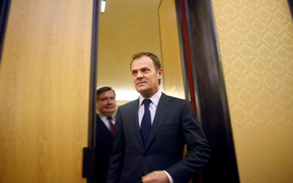 Tusk: pomoc jest na telefon