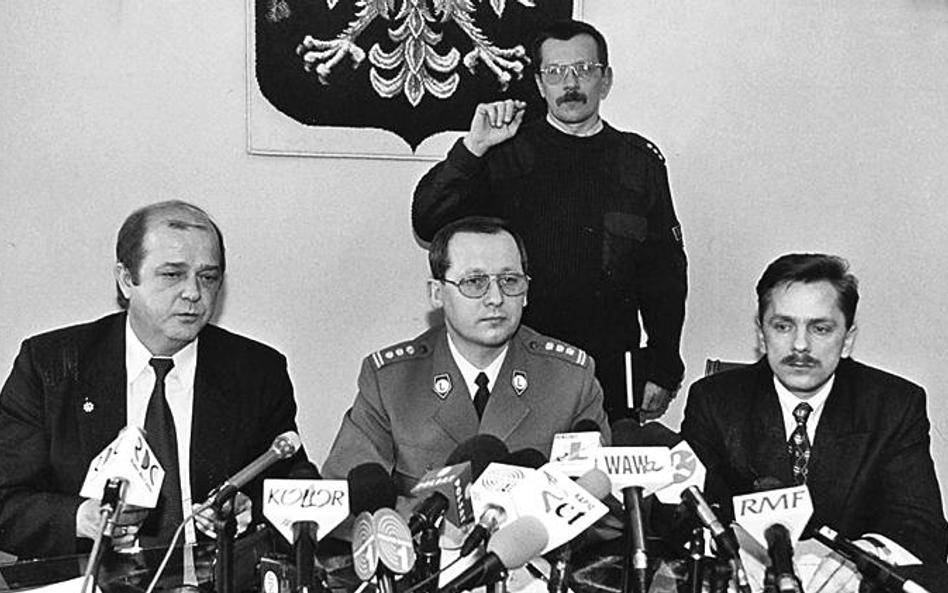 Białorusin i Rosjanin mieli strzelać do gen. Marka Papały. Na zdjęciu drugi od lewej podczas konfere