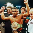 Mike Tyson z mistrzowskimi pasami federacji WBC i WBA. 1987 r.
