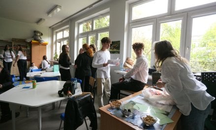 W badaniu PISA 2025 polscy nastolatkowie wypadają korzystnie na tle uczniów z innych krajów UE