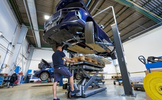 Akumulator trakcyjny do samochodów marki BMW