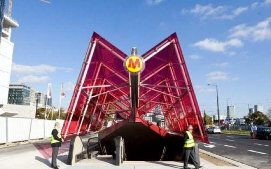 8 marca – otwarcie pierwszego odcinka drugiej linii warszawskiego metra.