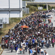 Autostrada do Unii Europejskiej. Imigranci korzystający z tureckiej drogi pod Stambułem zbliżają się