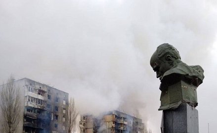 Zniszczone przez rosyjskie wojsko osiedle mieszkaniowe w mieście Borodzianka