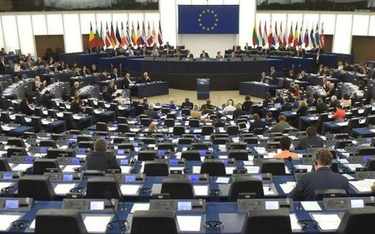 Rezolucję krytykującą rząd w Warszawie poparło 513 eurodeputowanych