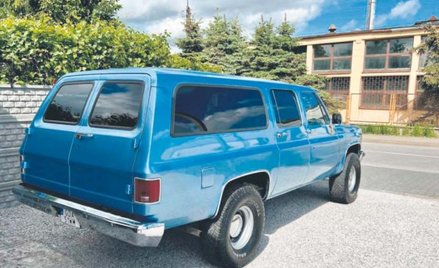 Potężny SUV prezentuje się imponująco i taki jest też jego stan techniczny.