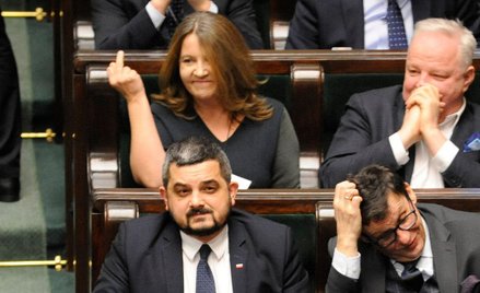 Joanna Lichocka 13 lutego w Sejmie. Posłanka PiS stwierdziła, że przesuwała dwukrotnie palcem pod ok