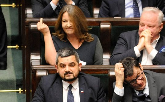 Joanna Lichocka 13 lutego w Sejmie. Posłanka PiS stwierdziła, że przesuwała dwukrotnie palcem pod ok